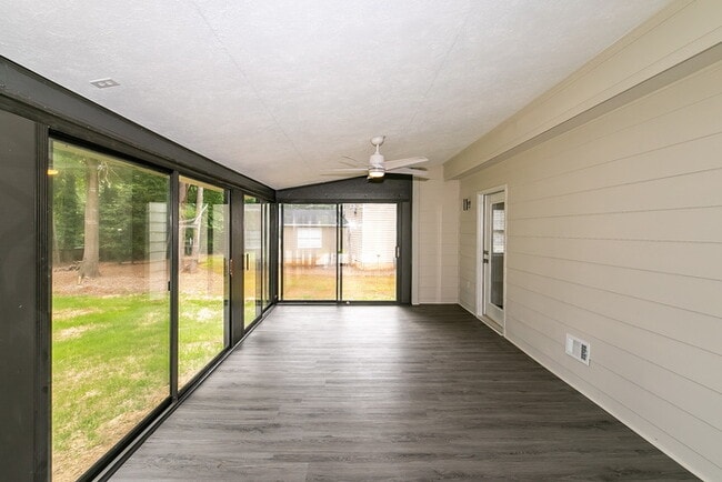 Building Photo - 4143 Meadow Way