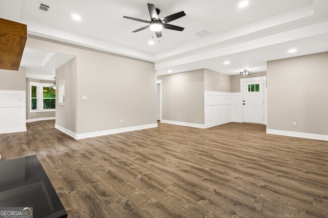 Building Photo - 240 Clearwater Dr