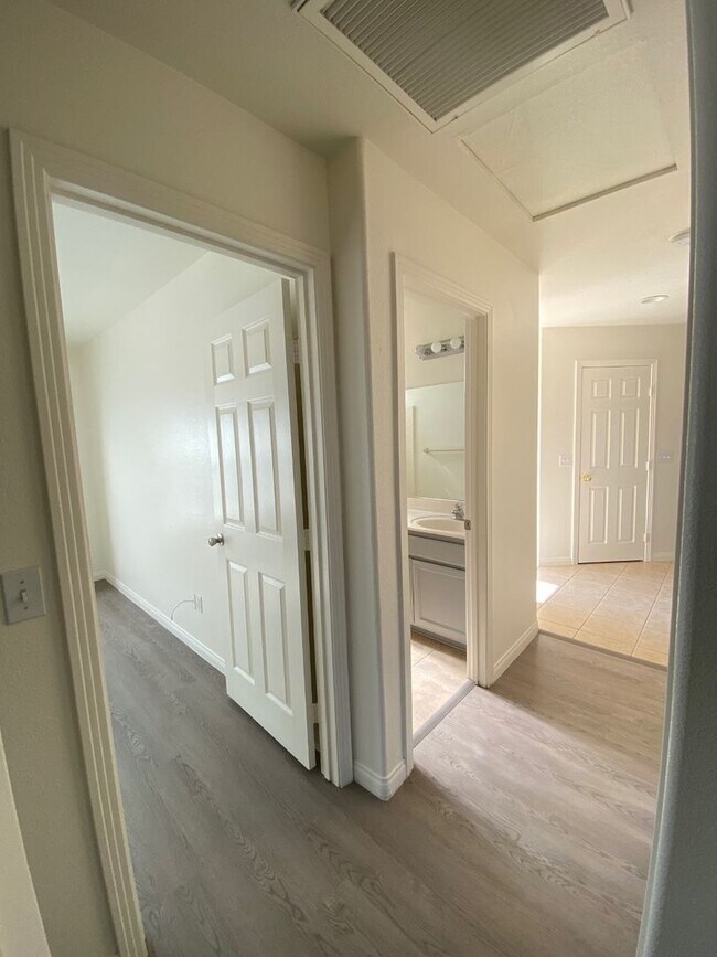 Building Photo - AVAILABLE NOW $200 off First Month Rent