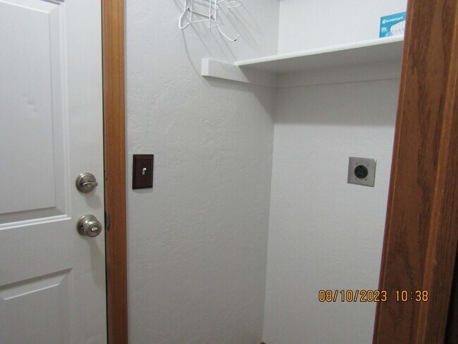 Building Photo - PETS ARE NEGOTIABLE WITH OWNER APPROVAL $225.00 off 1st full  month's rent