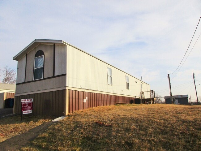 Building Photo - 3 bedroom 2 bath in Hydro, OK  73048