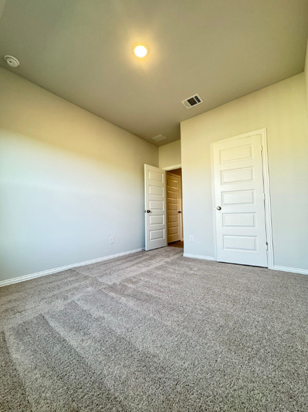 Building Photo - 3300 Kingdom Dr