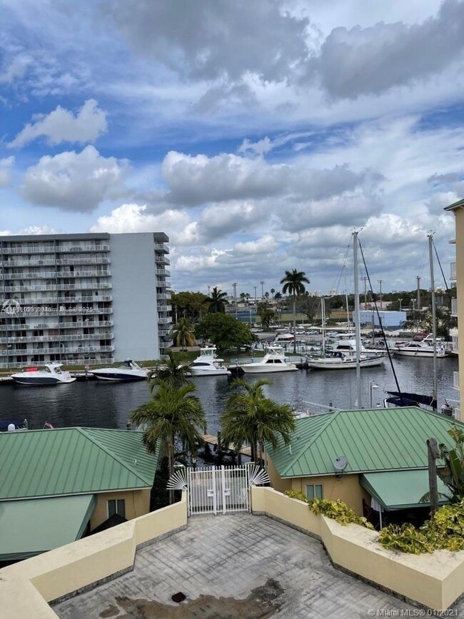 Building Photo - 2415 NW 16th St Rd