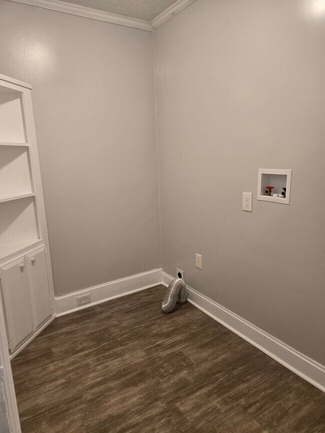 Building Photo - 4 Bedroom; 2 Bath home with Central Heatin...