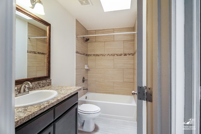 Building Photo - 3204 Merry Mdw