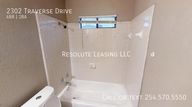 Building Photo - 2302 Traverse Dr