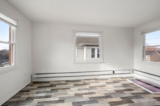 Building Photo - 531 Merritt Ave