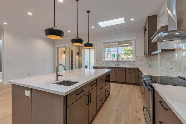 Building Photo - Newer High-Tech Home | Top Schools | Great...