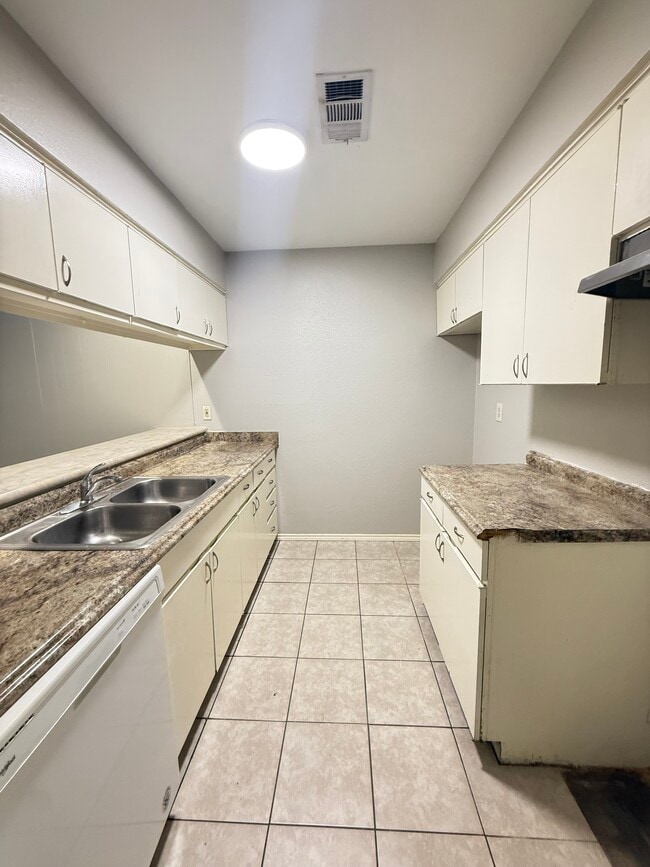Building Photo - 13532 Red Fern Ln