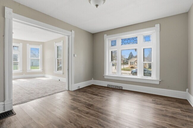 Building Photo - 1405 7th Ave