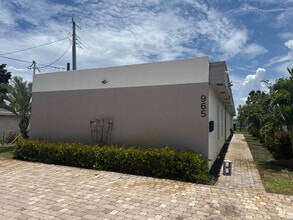 Building Photo - 965 Silver Beach Rd