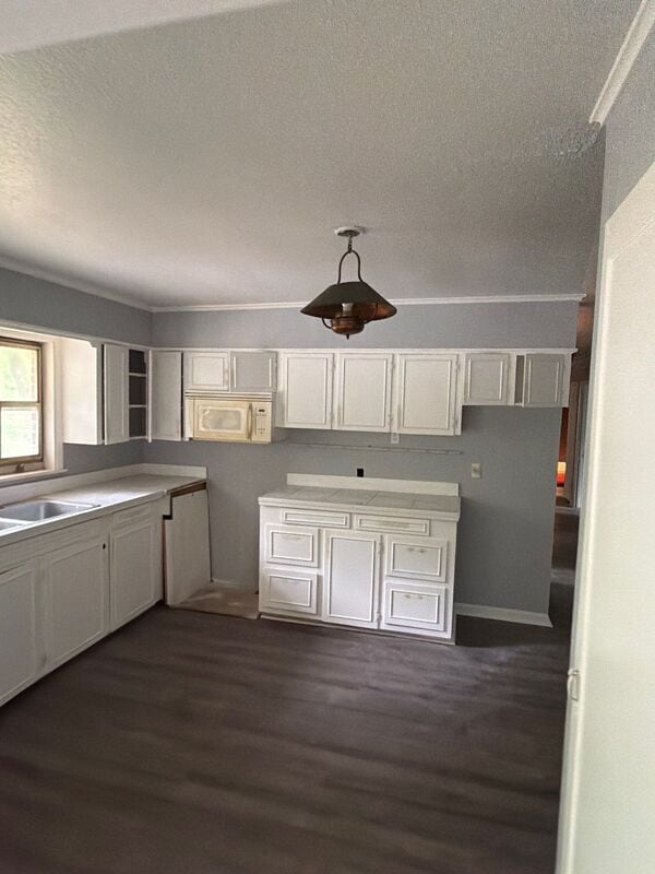 Building Photo - 415 Sylvan Trail