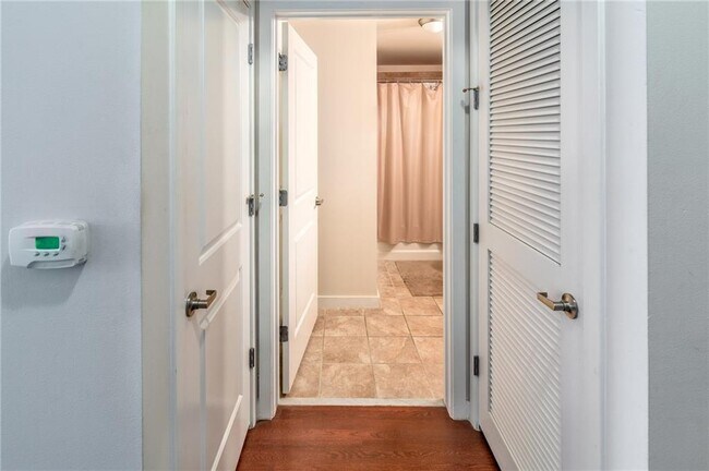 Building Photo - 360 Nueces St