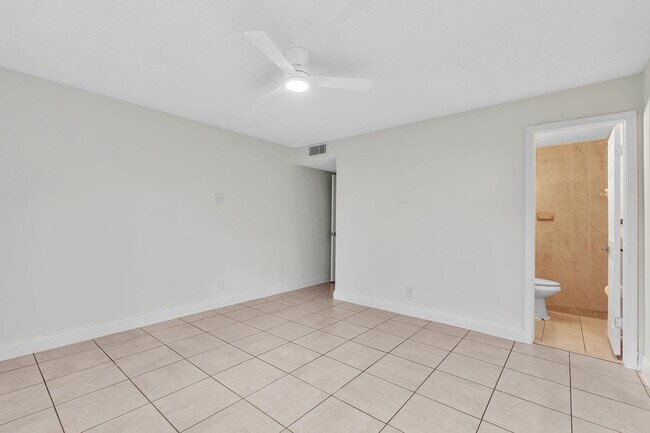 Building Photo - 2510 Riverside Dr