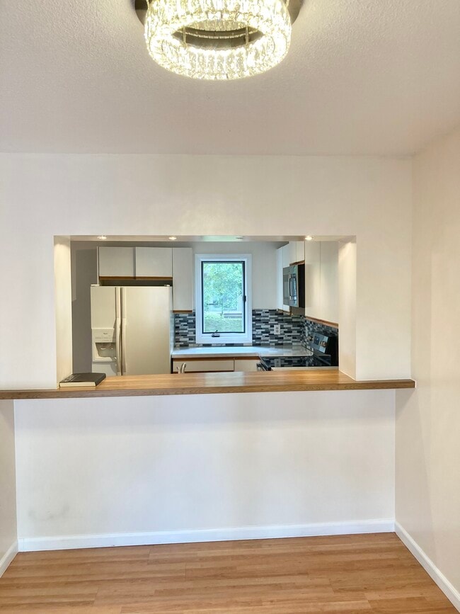 Building Photo - 156 E Grayling Ln