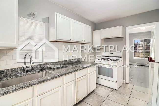 Building Photo - 16570 Kentfield St