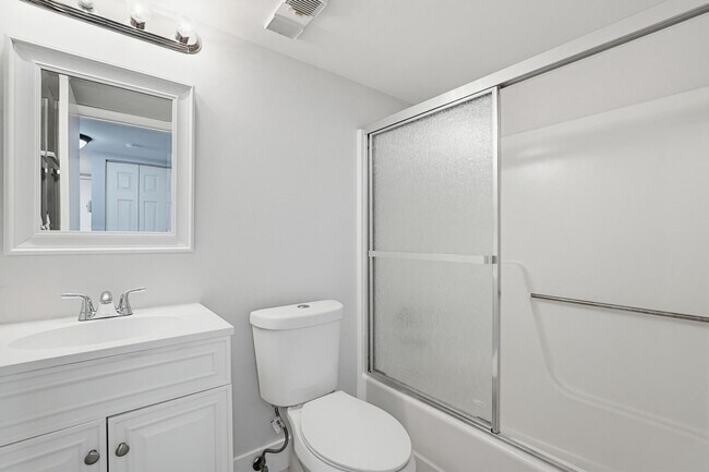 Building Photo - 7245 Golf Colony Ct