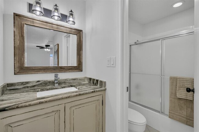 Building Photo - 207 Lakeview Terrace