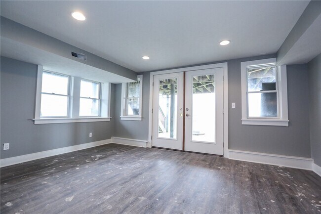 Building Photo - 1370 Bay Shore Blvd