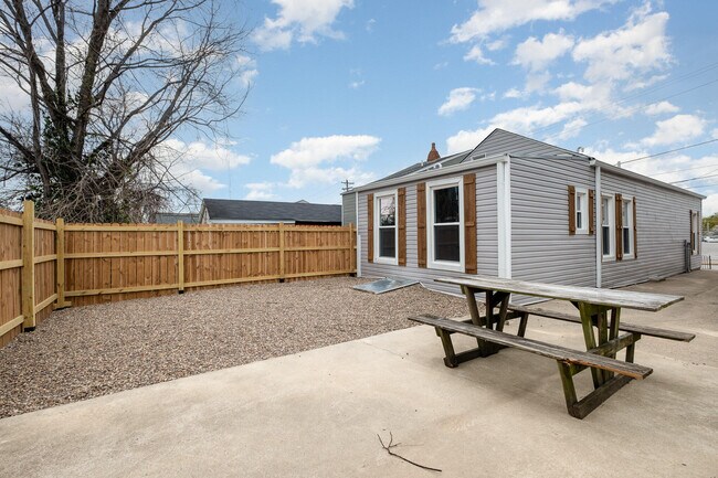 Building Photo - 1026 Orchard St