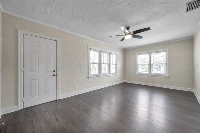 Building Photo - 4000 10th Ave N