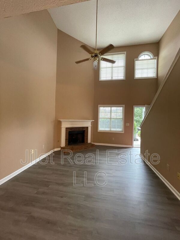 Building Photo - 1048 Hillsborough Chase NW