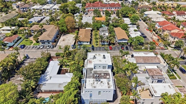 Building Photo - 832 N Victoria Park Rd