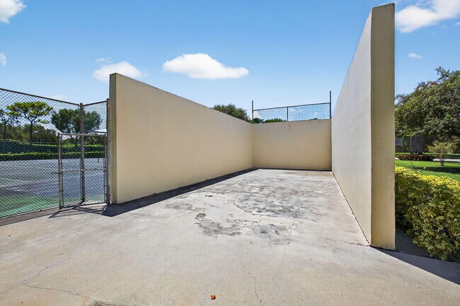 Building Photo - 1590 Forest Lakes Cir