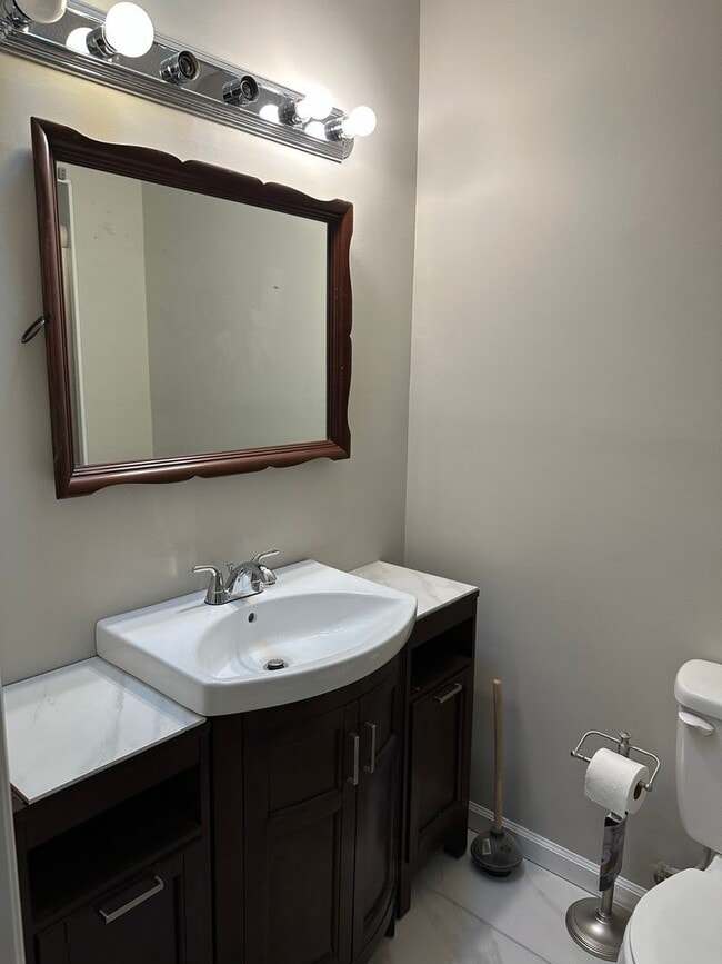 Building Photo - Waterfront Townhome
