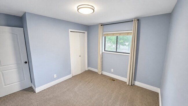 Building Photo - 1550 W 2600 S St