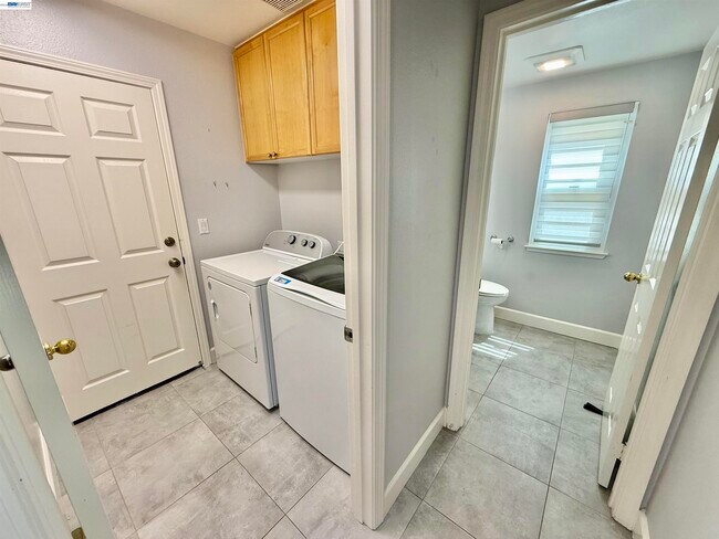 Building Photo - 4238 Diavila Ave