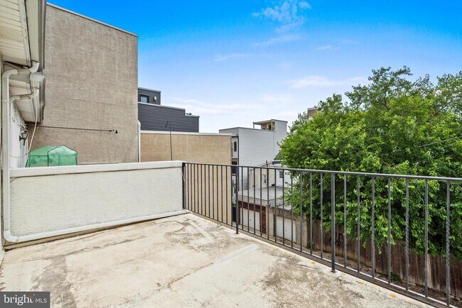 Building Photo - 1135 N Orianna St