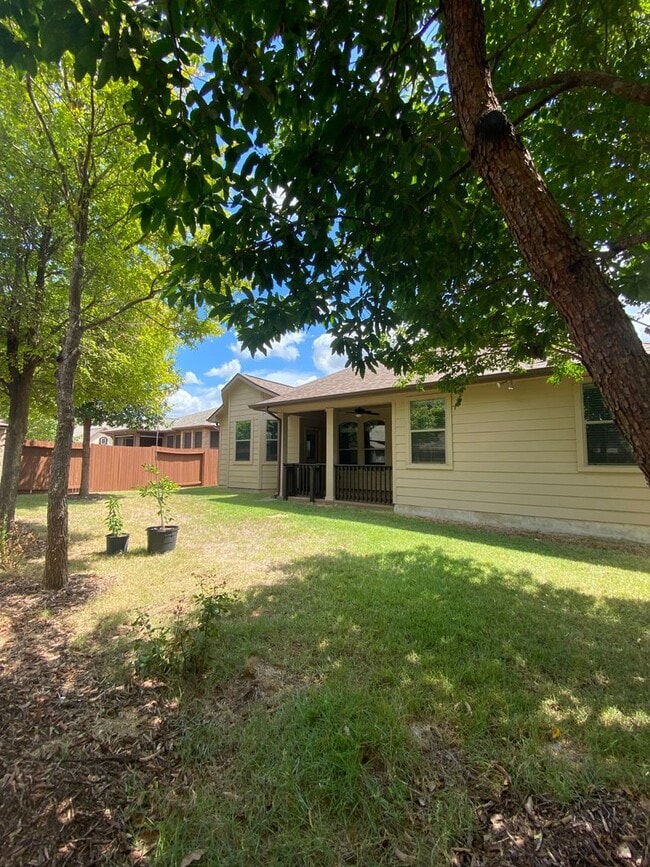 Building Photo - Spacious and Stylish in Schertz!