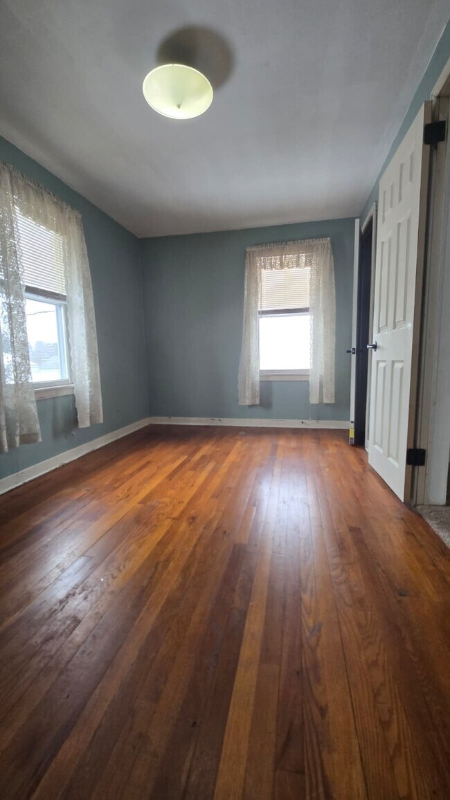 Building Photo - 119 Lincoln Ave