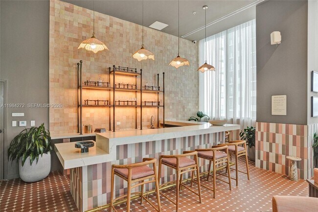 Building Photo - 11 NE 6th St