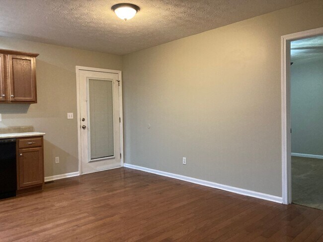 Building Photo - 128 Twin Lakes Dr
