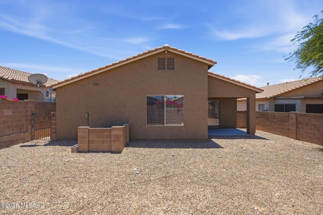 Building Photo - 8435 E Bowline Rd