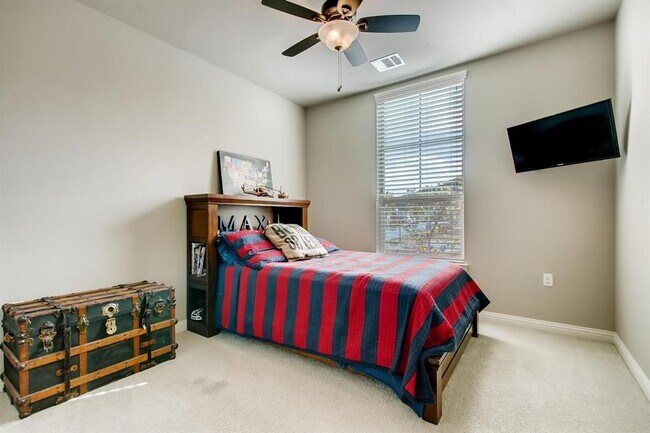 Building Photo - 303 Highland Village Cove