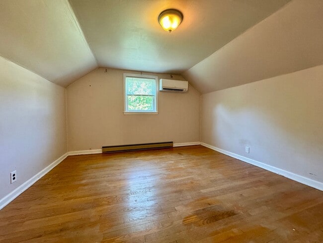 Building Photo - Quaint Country Cottage On Large Lot Near Downtown Blacksburg