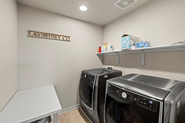 Building Photo - 11910 Clayton Creek Ave