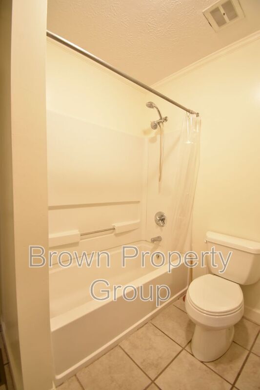Building Photo - 5115 Lake Valley Dr