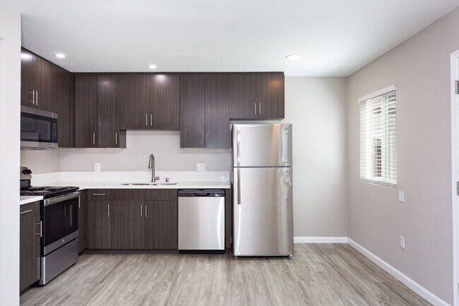 Building Photo - COMING SOON OCTOBER 10th!!! Renovated 2x2 ...