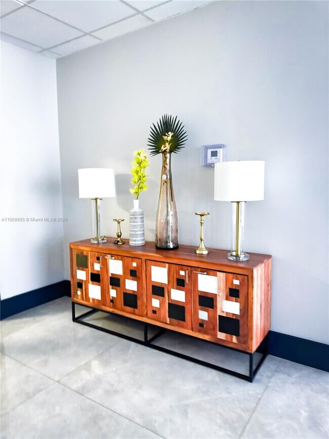 Building Photo - 3140 S Ocean Dr