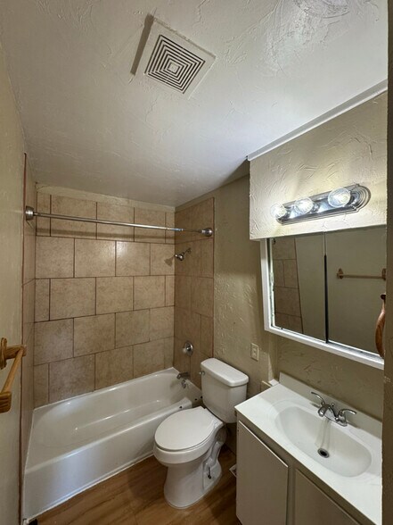 Building Photo - 2800 Redwood St