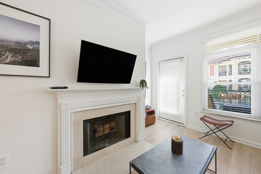 Building Photo - 955 Juniper St NE