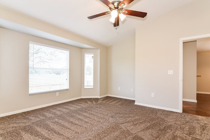 Building Photo - 429 Maple Pointe Dr