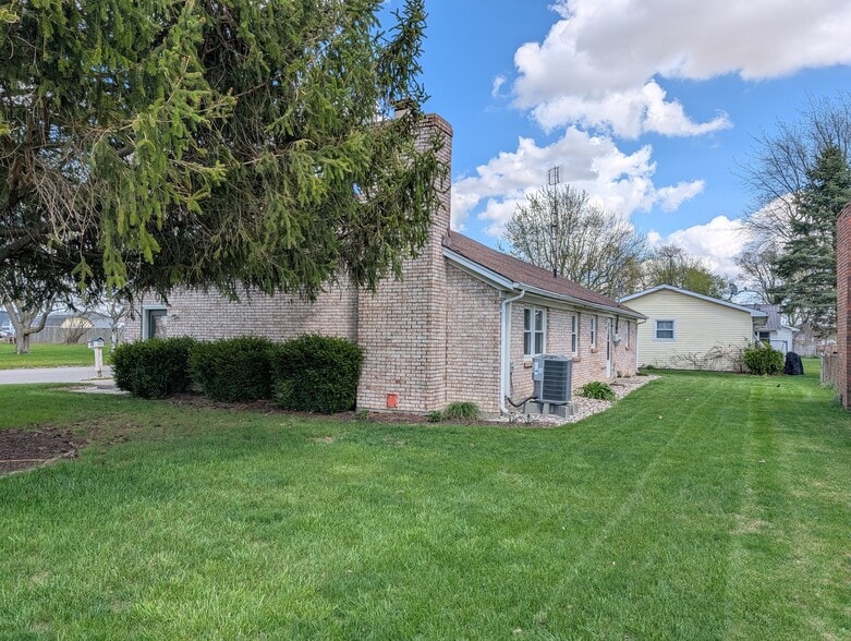 Building Photo - 1070 Westchester Ct