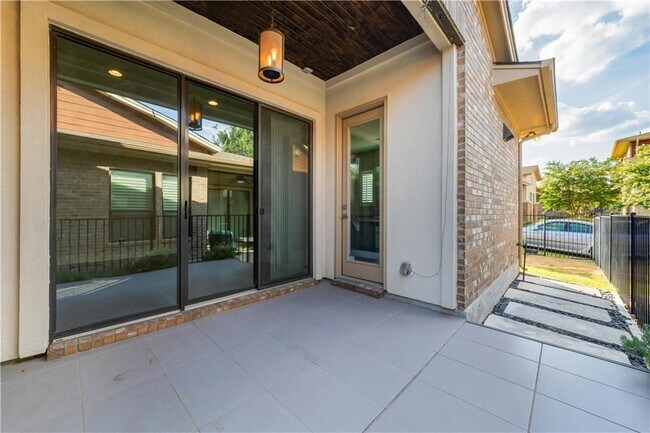 Building Photo - 309 Jeffrey David Ln W