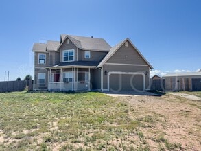 Building Photo - Spacious Country Living!