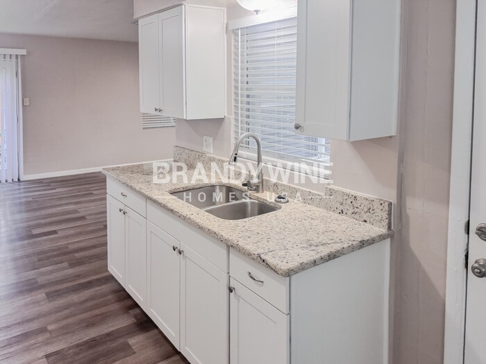 Building Photo - 1110 Vonderay Rd
